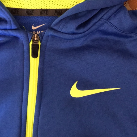 Nike therma fit zip up hoodie / sweater - Picture 2 of 4